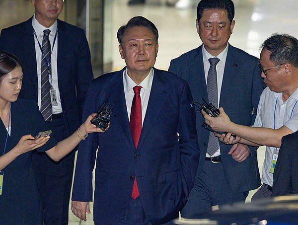 涨声操盘 拘留期还剩3天 韩国检方第三次对尹锡悦采取强制到案措施